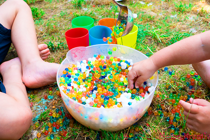 Spiele Mit Wasserperlen Für Kinder — Mama Kreativ